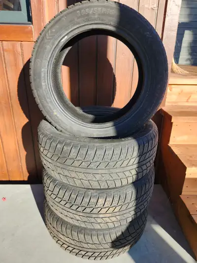 Bonjour, 4 pneus hiver 205/55R16 Dynamo winter DW701 winter tires 16 inch pour seulement 250$. Avec...