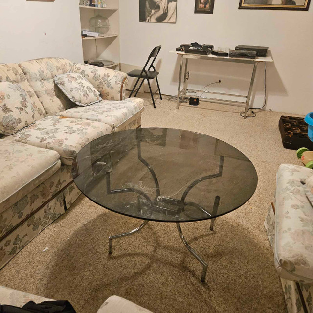 Glass table in Other Tables in Mississauga / Peel Region