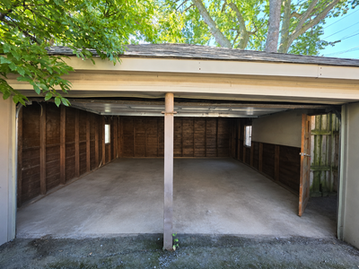 IF THE AD IS UP THAT MEANS THE SPACE IS STILL AVAILABLE. Approx. 450 sq. ft. private garage with its...