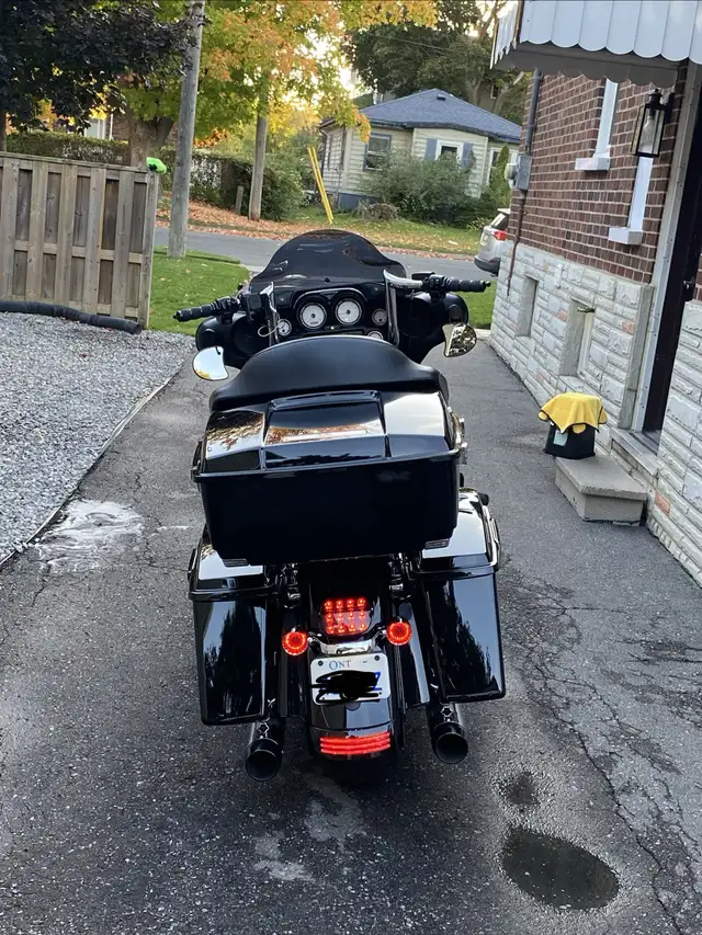 Harley-Davidson 2011 Street Glide FLHX in Street, Cruisers & Choppers in Peterborough - Image 3
