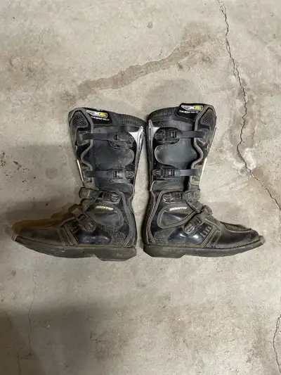 Gaerne motorcross boots. Size 9 USA. Made in Italy. $150.00 or reasonable offer.