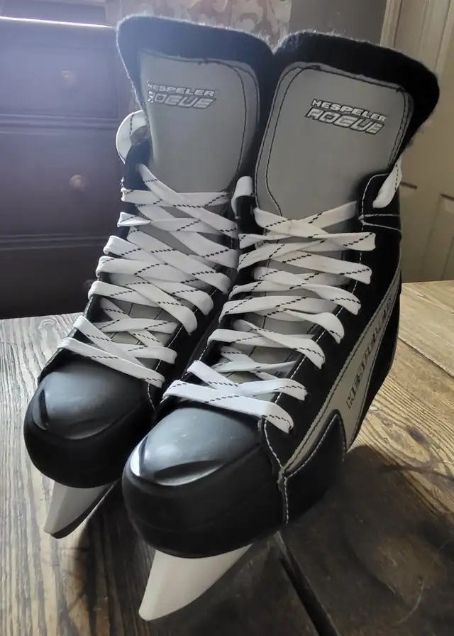 Mens size 8 Hockey Skates - street shoe size 9 - 9.5 in Hockey in St. Catharines - Image 7