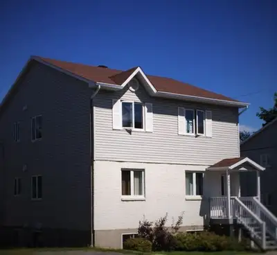 ••• EN ATTENTE••• Appartement 4 1/2 au RC 950$/mois | n/c n/e •Disponible autour de mi-février •Lévi...