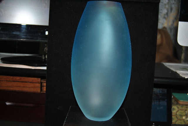 Murano Italy Vase Blue in Arts & Collectibles in Vancouver