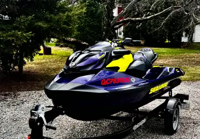 Sea-Doo RXP-X 300 2021 + remorque + dolly — 51.5 heures — clé en main Motomarine Sea-Doo RXP-X 300 (...