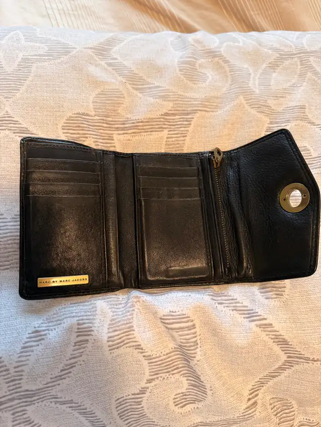 Authentic Marc Jacobs wallet real leather in Women's - Bags & Wallets in London - Image 3