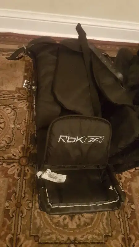 Reebox RBK 6K  JR 29" 74cm Goalie pads in Hockey in Markham / York Region - Image 8