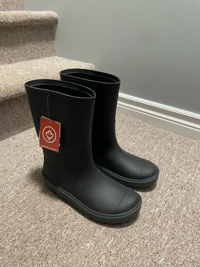 Rain Boots - Kamik Boys’ Riptide Waterproof size 6 Youth in Kids & Youth in Dartmouth - Image 2