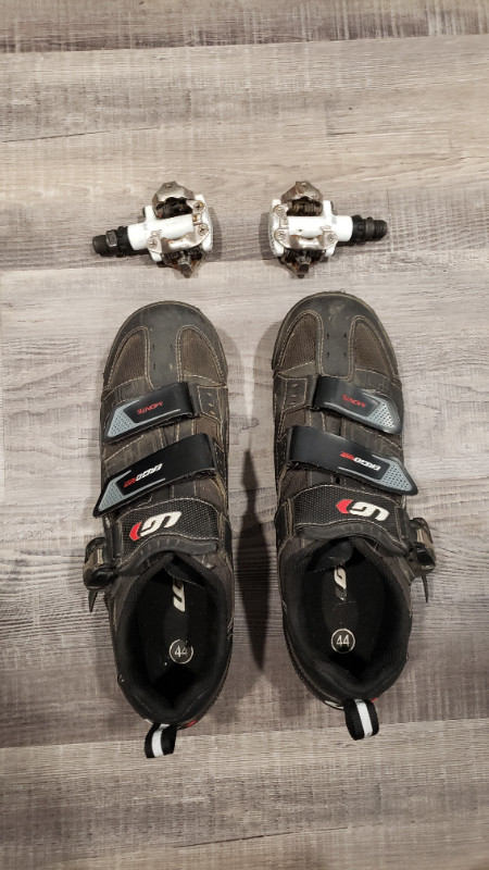 Garneau hrs-80 size 44 with shimano pd-m520 pedals in Clothing, Shoes & Accessories in Calgary