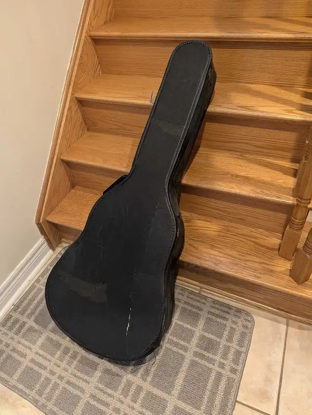 Acoustic guitar case  in Other in Markham / York Region - Image 3