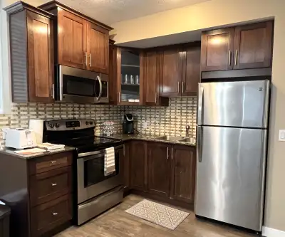 Furnished  Spacious & Private Walkout 1BR/1WR Suite Panorama NW