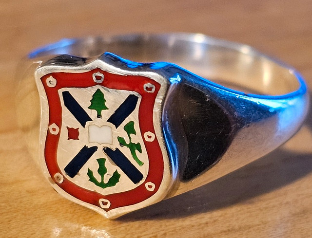 Queen's crest ring, new. in Jewellery & Watches in Kingston - Image 2