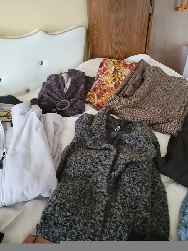 Miscellaneous clothing, young adult, women, men in Multi-item in City of Toronto - Image 6