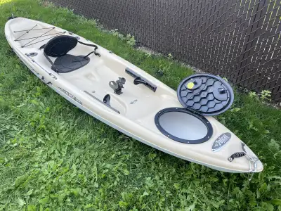 Je vends un kayak Pelican Strike 120X en excellent état, idéal pour une personne et parfait pour exp...