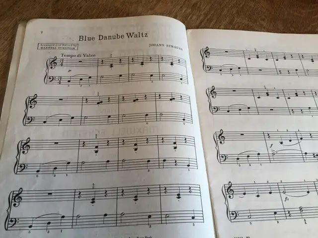 Vintage PIANO  15 Compositions  par maxwell Eckstein in Other in Laval / North Shore - Image 5