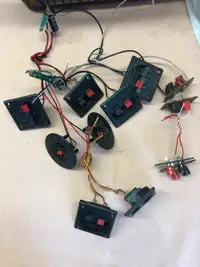 Speaker connectors for speaker boxes