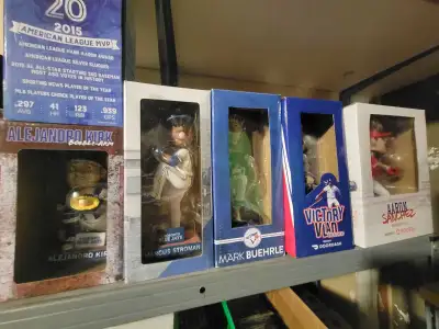 Toronto Blue Jays bobble heads Never out of the box (NEW) : Just added : Bo Bichette Bo Flow 50$ 2 A...