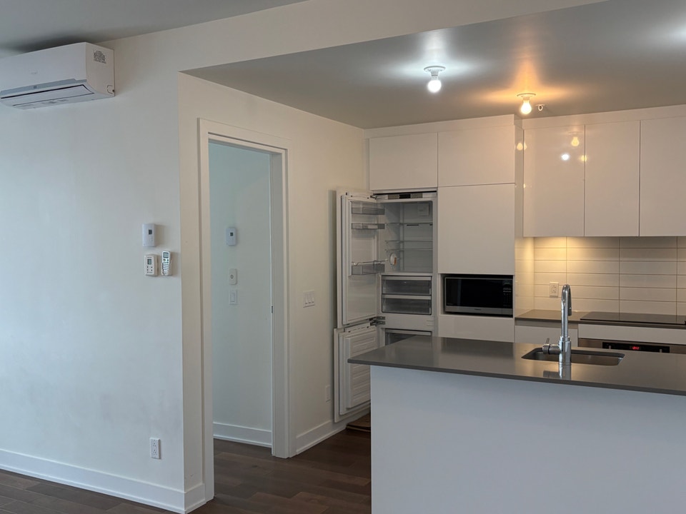 Beau condo 4½ à louer (Ville-Marie) – Près du métro 3