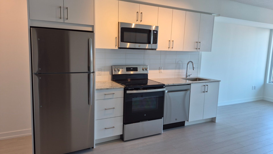 Rent a 1 Bedroom + Den Condo in Royal York/Eglinton Luxury Buil 2