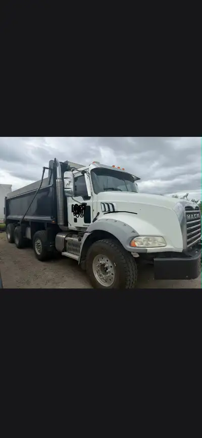 2015 mack for sale runs good 18 speed has def on it reason for retirement selling out good truck 950...