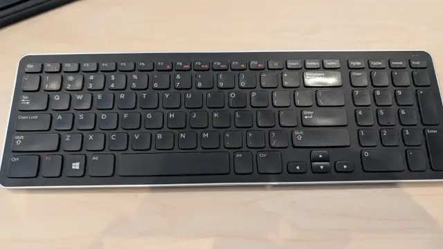 Full Sized Wireless Keyboard in Mice, Keyboards & Webcams in Kitchener / Waterloo - Image 2