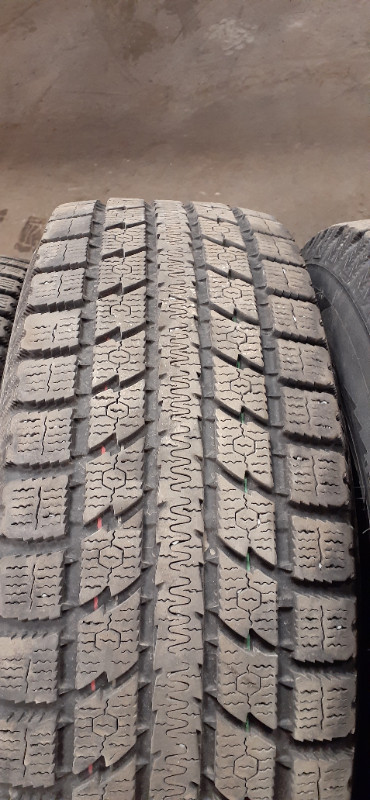 4 pneus d'hivers Toyo Tire 225/70 r16 roues d'acier 16po dans Pneus et jantes  à Granby - Image 2
