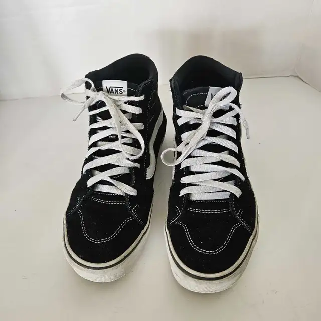 Vans  Hi Slim Canvas Skate Shoes  Womens 8.5 Black White in Women's - Shoes in Kitchener / Waterloo - Image 4