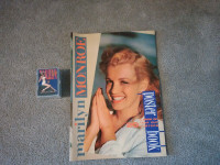 Marilyn Monroe Poster book & Collector Card Complete Set
