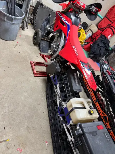 2015 timber sled mountain horse 137 track kit, came off a 2022 Honda crf450rx so it will come with t...