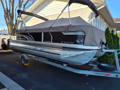 Ponton Princecraft 2017 Vectra 21 édition Sportfisher. Moteur 90 HP avec seulement 269 heures. Remor...
