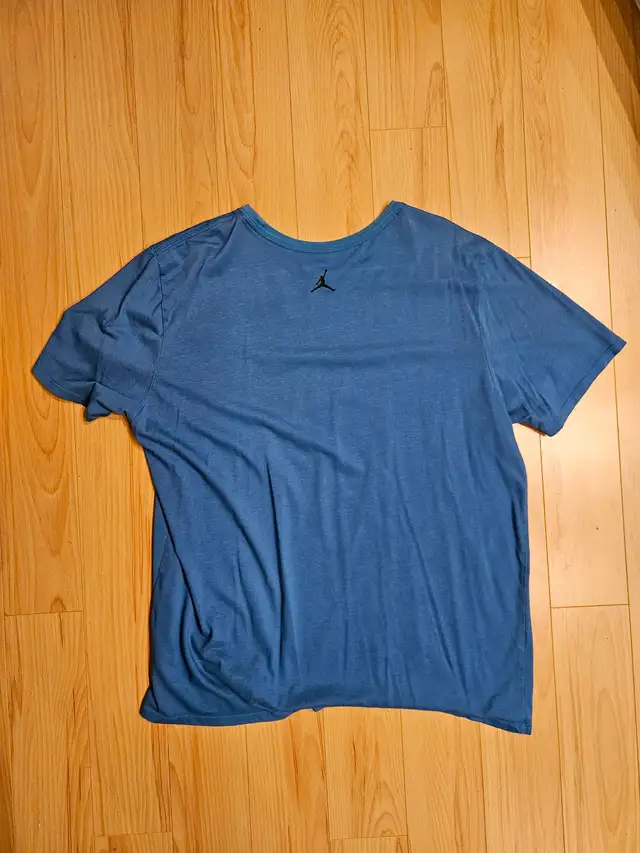 T-shirt Air Jordan Dri-Fit bleu XL/TG in Men's in Longueuil / South Shore - Image 3