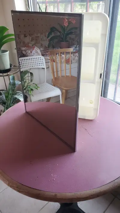 Zenith 16-in x 20-in x 4-in Silver Plastic Medicine Cabinet with mirror $20/ good condition Nice Van...