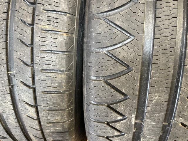 À vendre pneu avec Roux en métal  dans Ventes de garage  à Ville de Québec