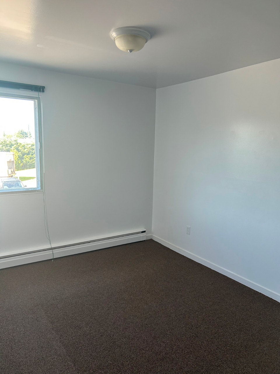 Pet-Friendly Apartment, En-Suite Laundry, Furnished Available 4