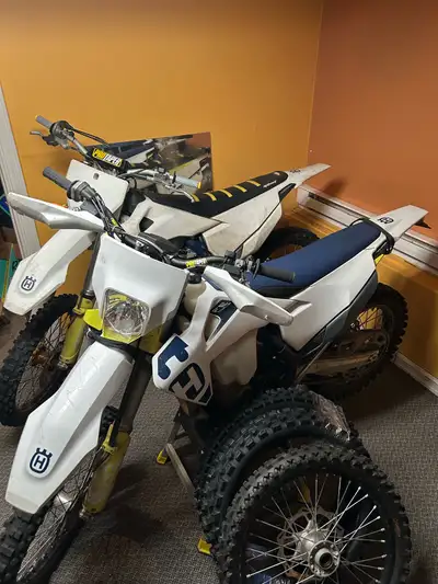 Looking to sell my 2020 husky fe 501 dirtbike . Only has off-road papers ! 1400 km minor scratches b...