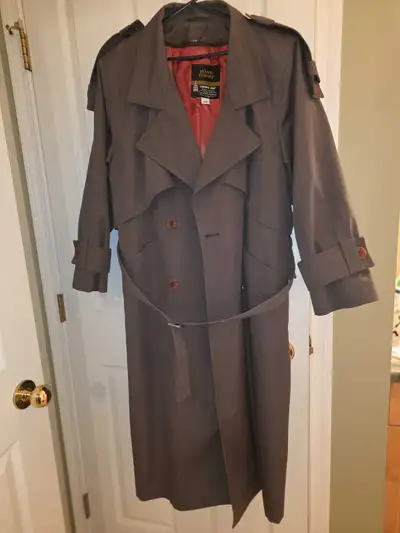 Like new, wore a few times. Size 12M, London Fog brand. Cash only, pickup in Larkspur Edmonton.
