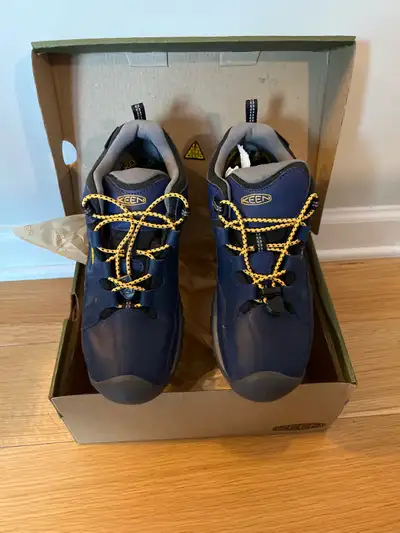 Keen Shoes Size 5 US, View more