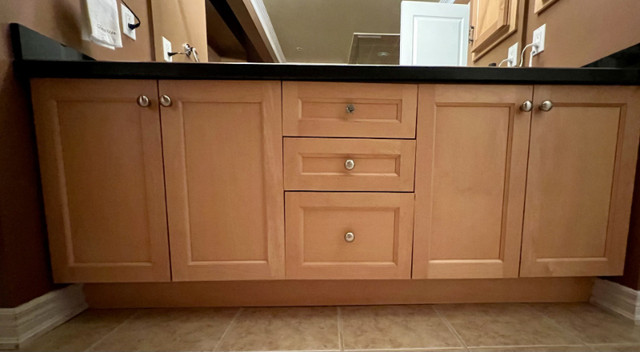 Vanity / Bathroom Cabinets (Shaker Style, Maple Wood) in Cabinets & Countertops in City of Toronto