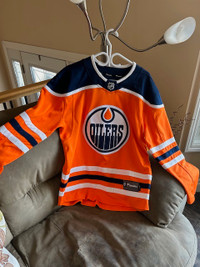 Men's small size Oilers Jersey for sale