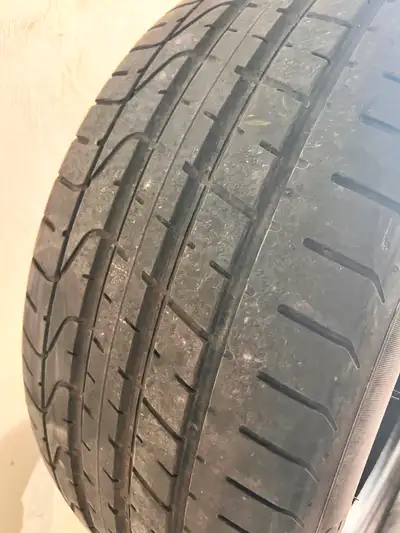 Pirelli P-Zero utilisés peu, 2 saisons. Few km, 2 seasons. Wife’s car. - 2x 265/45R22 104Y - 2x 295/...
