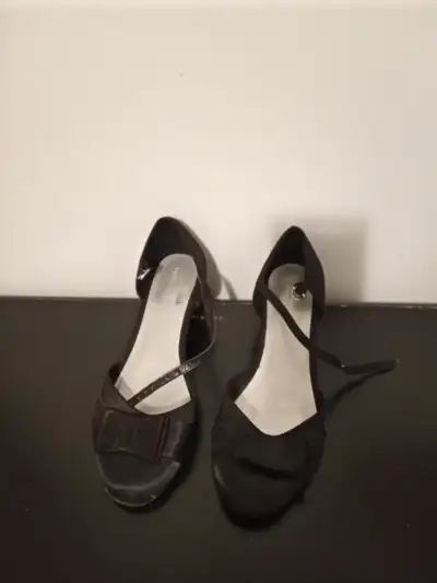 Bottes et soulier a donner gratuits, View more