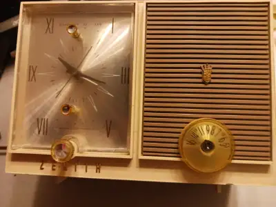 I have a vintage tube radios Zenith AM clock radio, clock working made in USA cabinet excellent cond...