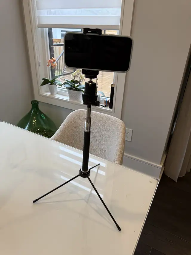 Phone stand in Other in Markham / York Region - Image 2
