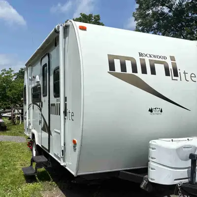 Located Perth Great Condition Serious Inquiries Only Has Double & Dinette Folds into Twin Roughly 22...