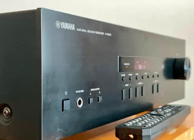 YAMAHA R-S201 STEREO RECEIVER, NEAR MINT WITH REMOTE62863258260226121