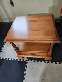 Table de salon avec tiroir