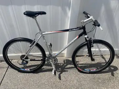 Vintage (2000) SPECIALIZED RockHopper Comp Original Owner. Purchased new from Bow Cycle. Light Use....