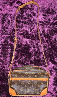 Authentic Louis Vuitton side purse bag sac 