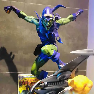 Sideshow Green Goblin Statue with both boxes.