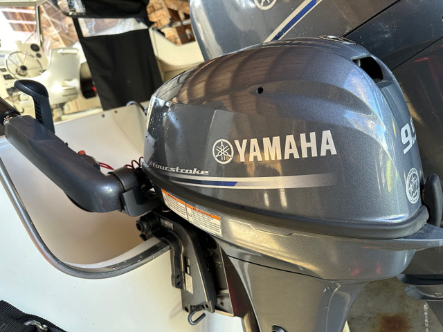 Yamaha 9.9HP manual start, low hours less than 25hrs  in Water Sports in Parksville / Qualicum Beach - Image 3
